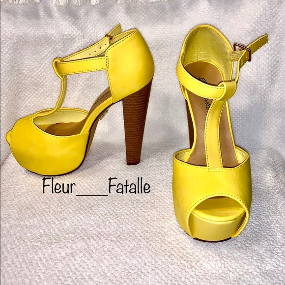 Gorgeous Spring/Summer Yellow Heels 💛 - Picture 2 of 4